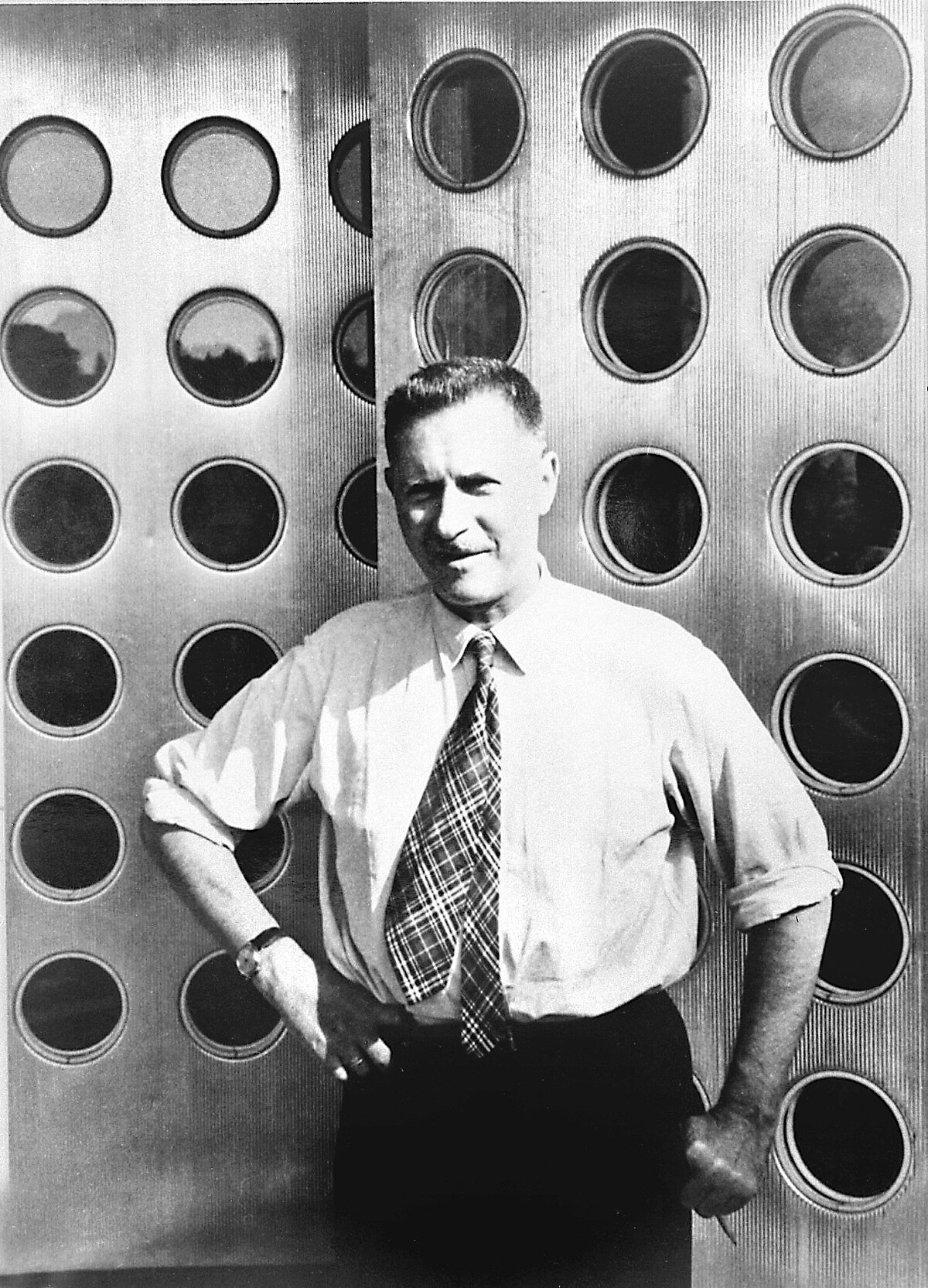 Jean Prouv&eacute; 不只是一位設計師，他同時也是政治家、建築師、教授。