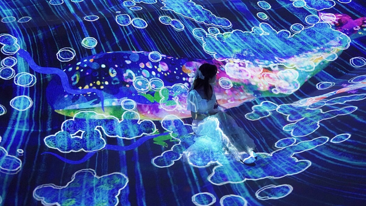 teamLab高雄展作品：《點滴瀑布，小水滴也會形成大浪潮》