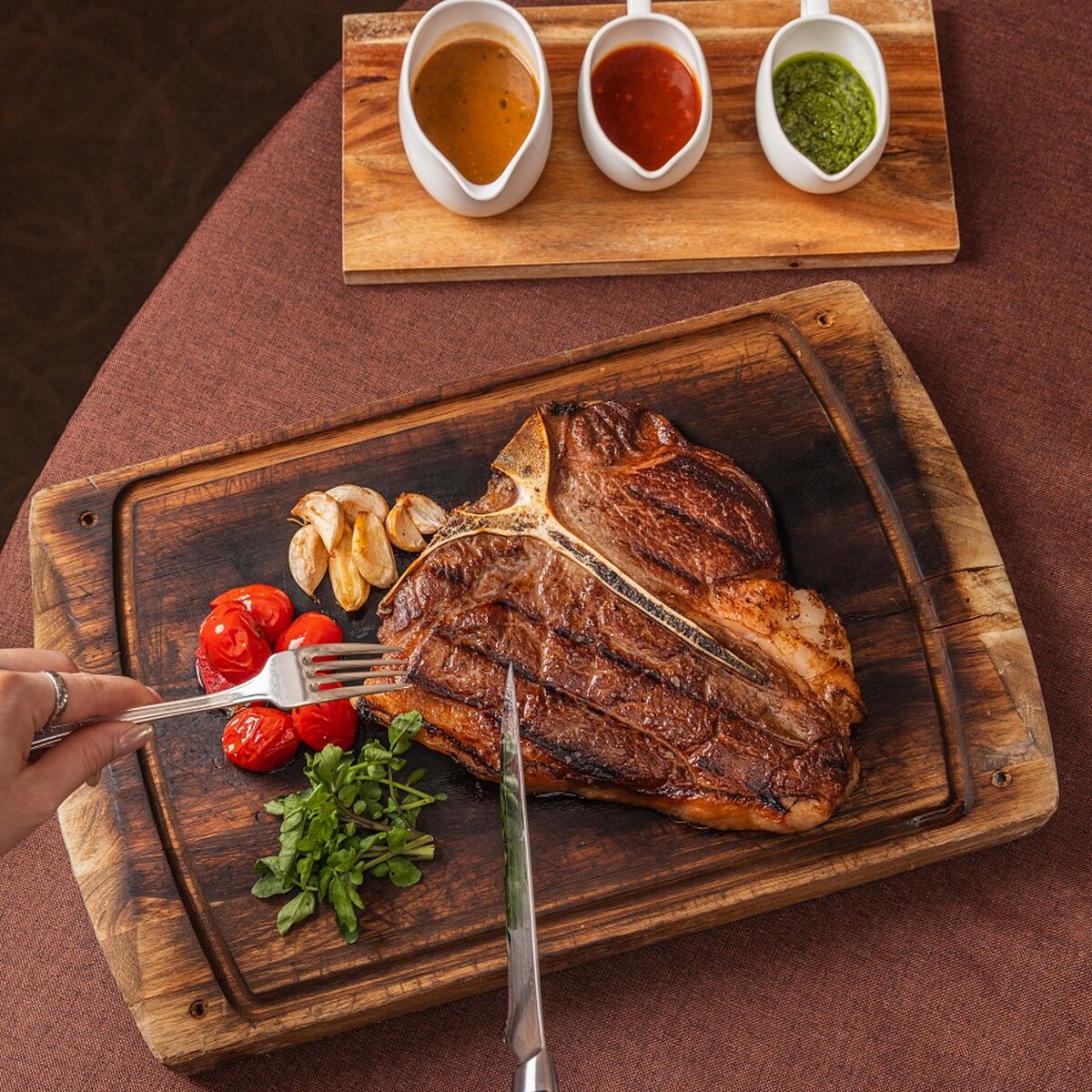 「烈焰脂香．熾熱藝術饗宴」主菜：北海道F1紅屋牛排