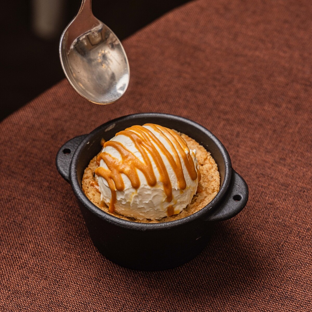 「烈焰脂香．熾熱藝術饗宴」甜點：黑巧克力脆餅