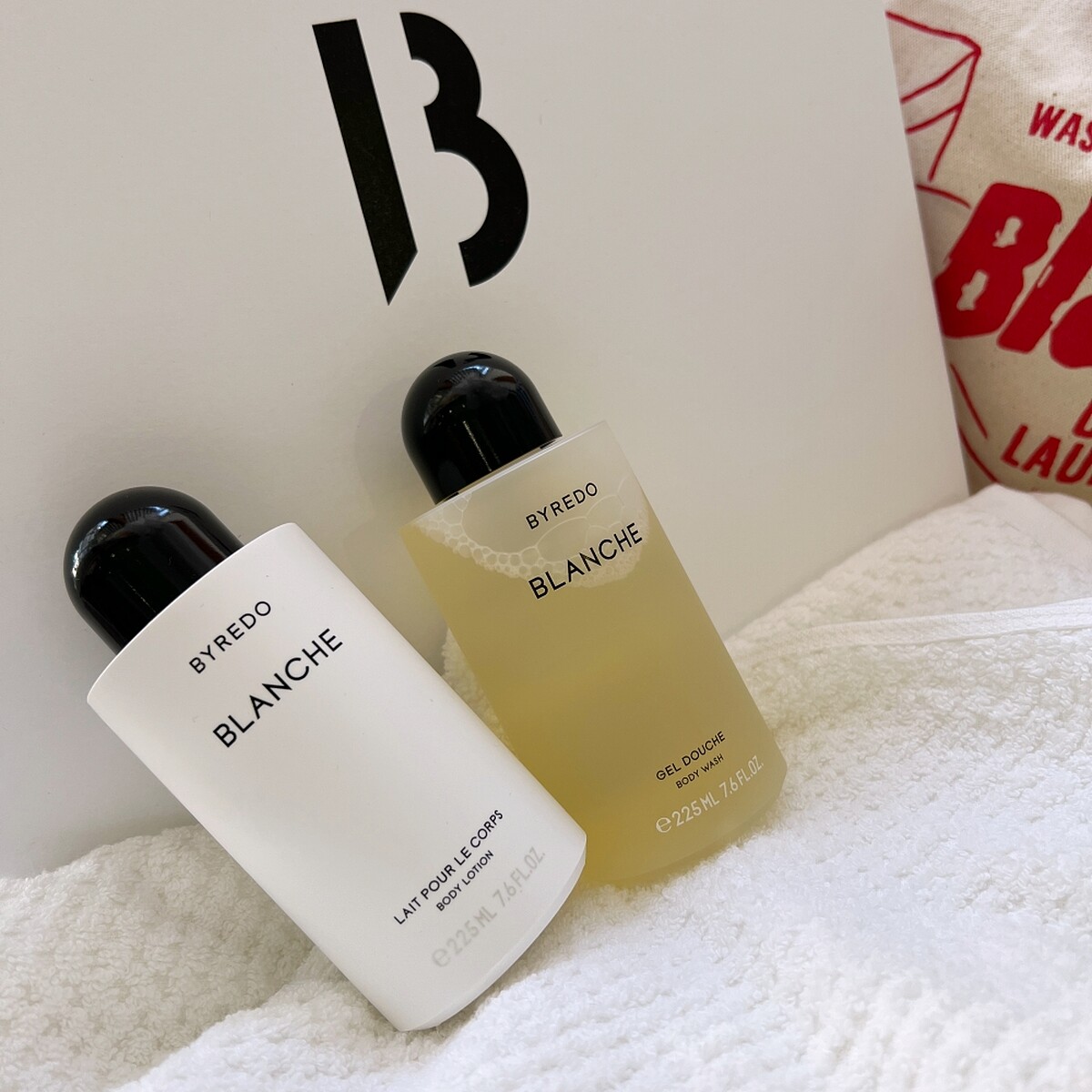 (左)BYREDO返樸歸真身體乳液225ml，NT2,300、(右)返樸歸真沐浴膠225ml，NT1,810