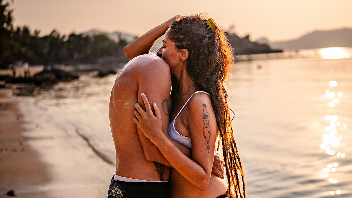 塔羅占卜｜他對你的想法是？你們的下一步發展？（曖昧/斷聯向）