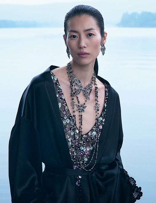 CHANEL 2024/25 M&eacute;tiers d&rsquo;art系列最新形象於杭州西湖取景。