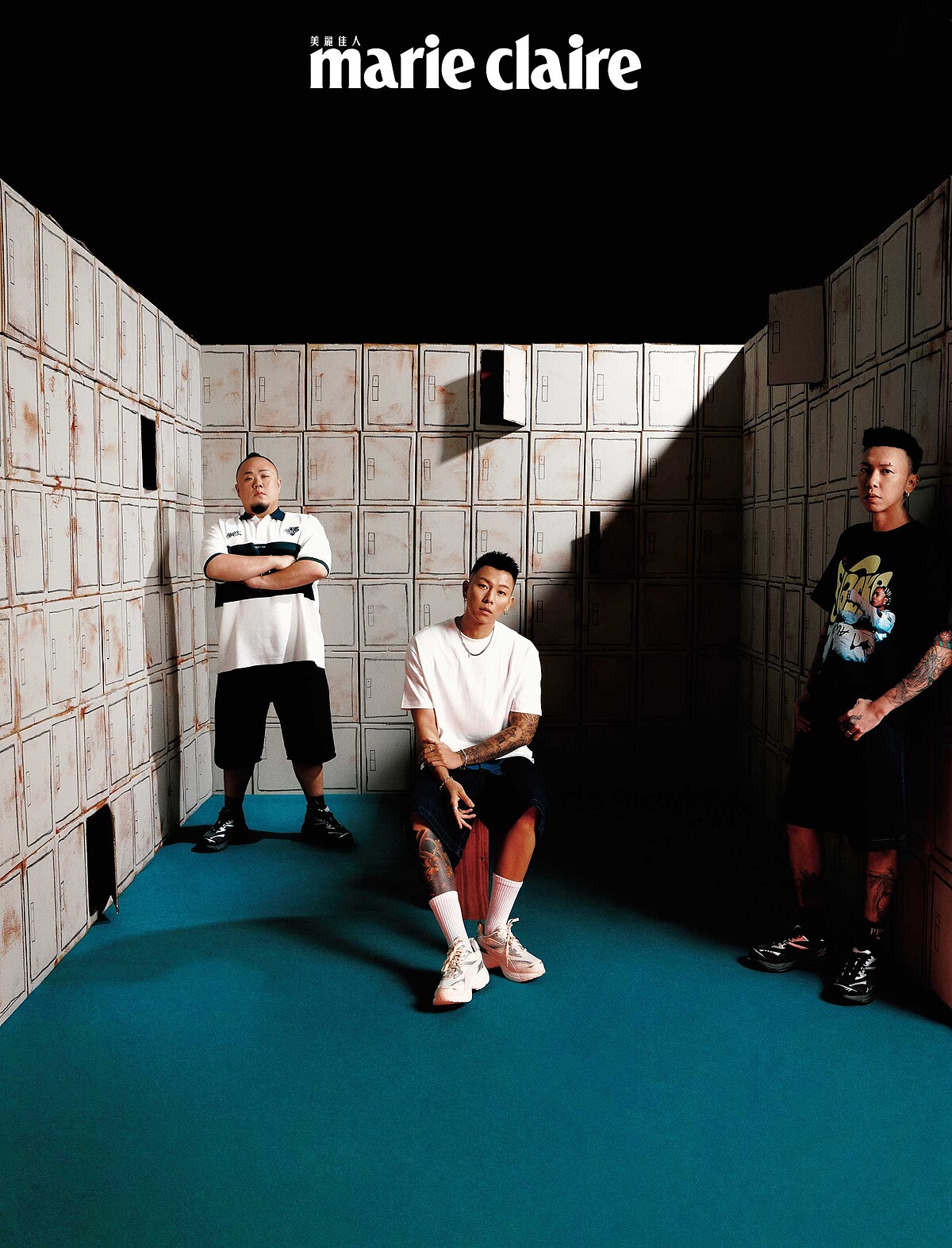 瘦子E.SO：流行系列MMQ白色短袖T恤、A$AP ROCKY聯名系列牛仔短褲、Morphic Retro銀河系運動鞋（米白），all by Puma；項鍊、戒指，AllSaints。 小春：黑色印花短袖上衣、A$AP ROCKY聯名系列牛仔短褲、Morphic Retro銀河系運動鞋（黑），all by Puma。 大淵：Polo上衣、短褲，藝人私物；Morphic Retro銀河系運動鞋（黑），Puma。