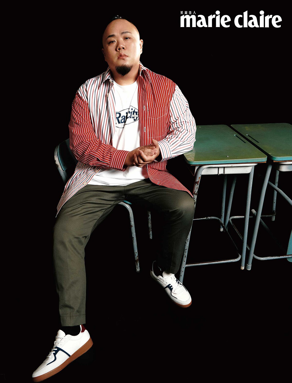 大淵：紅白條紋襯衫，Tommy Hilfiger；皮革休閒鞋，Pedro；白色上衣、軍綠色長褲，藝人私物。