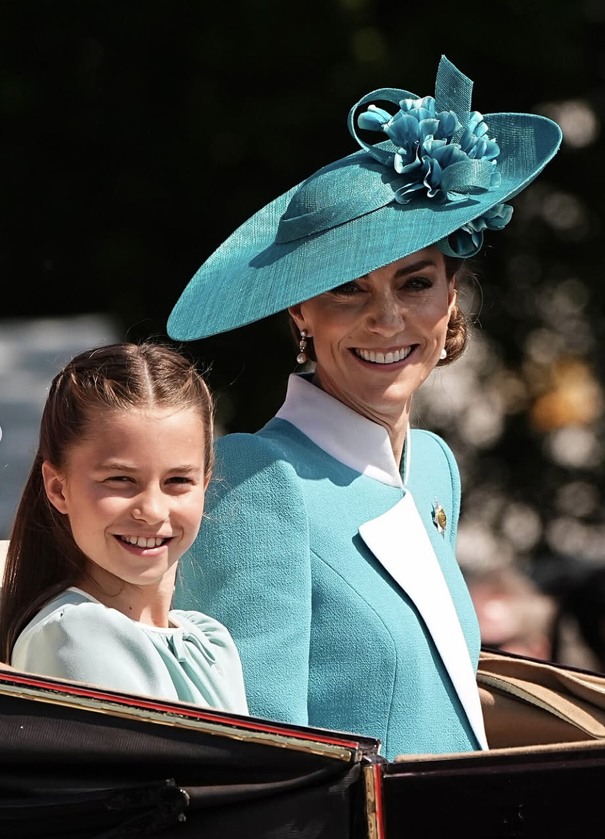 凱特王妃與夏綠蒂公主出席慶典，以母女造型登場。