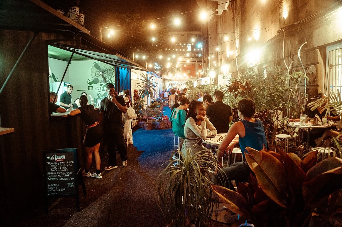 「F&aacute;brica de Arte Cubano」。