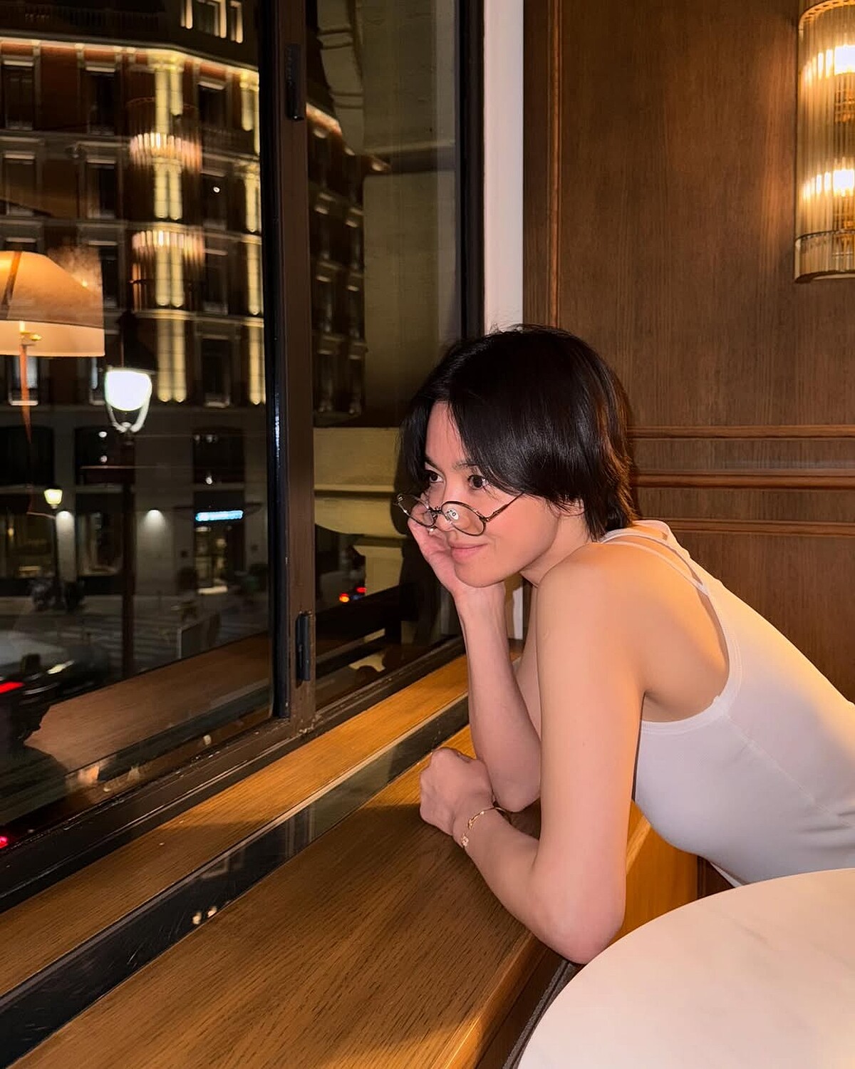 宋慧喬於西班牙馬德里旅遊的私服造型