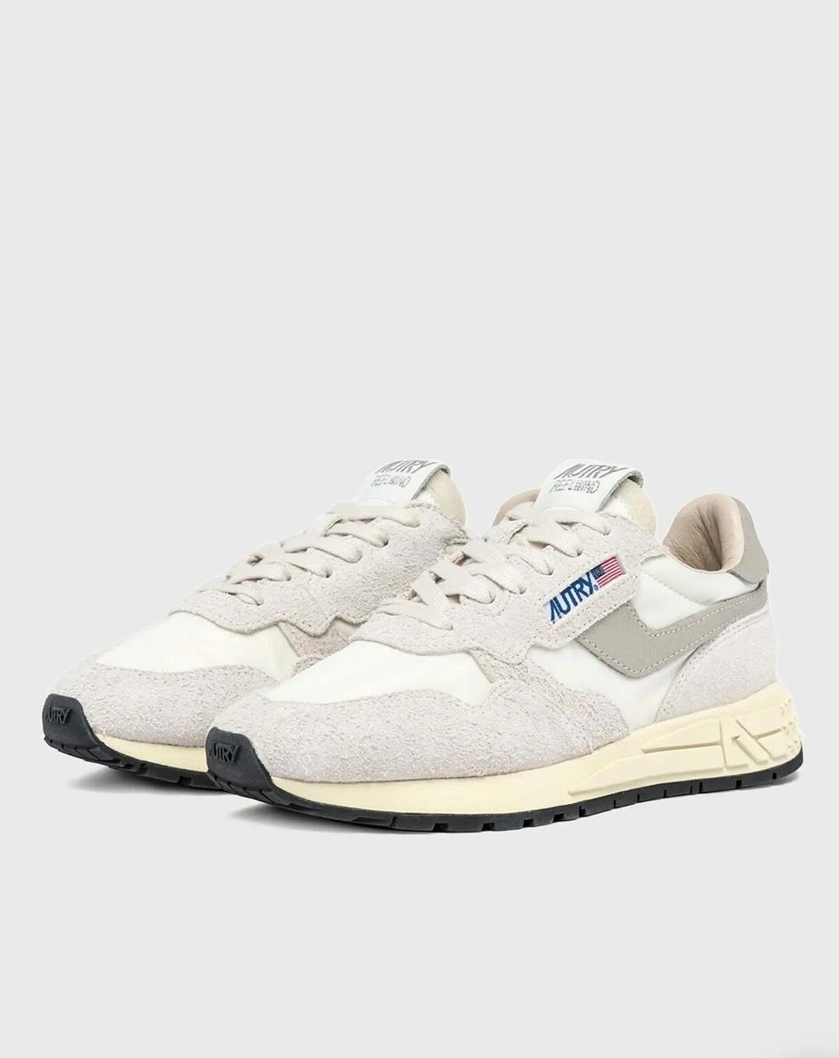 AUTRY Reelwind鞋款，以尼龍和復古麂皮拼接而成