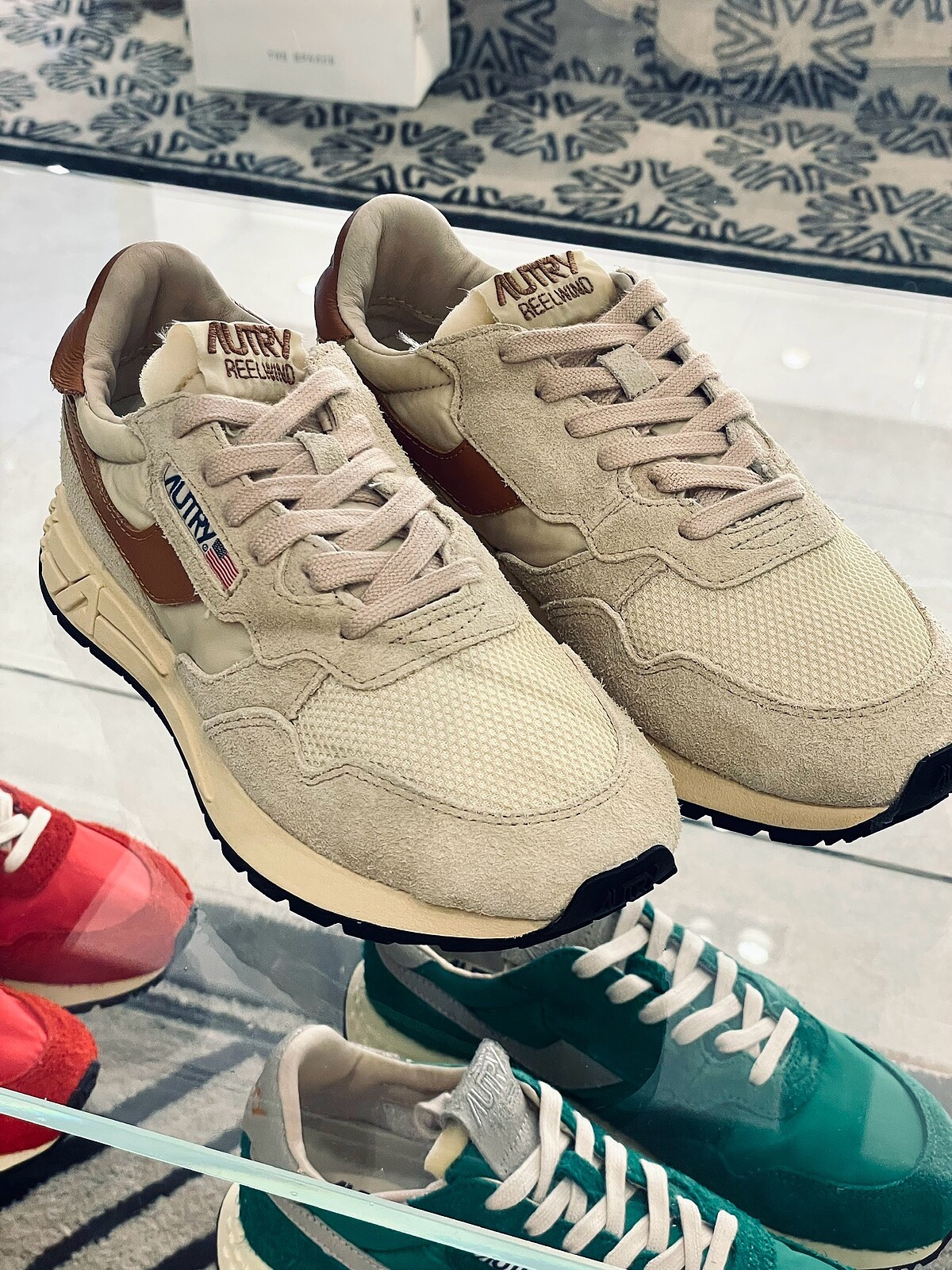 AUTRY Reelwind鞋款不同角度或配色展示1