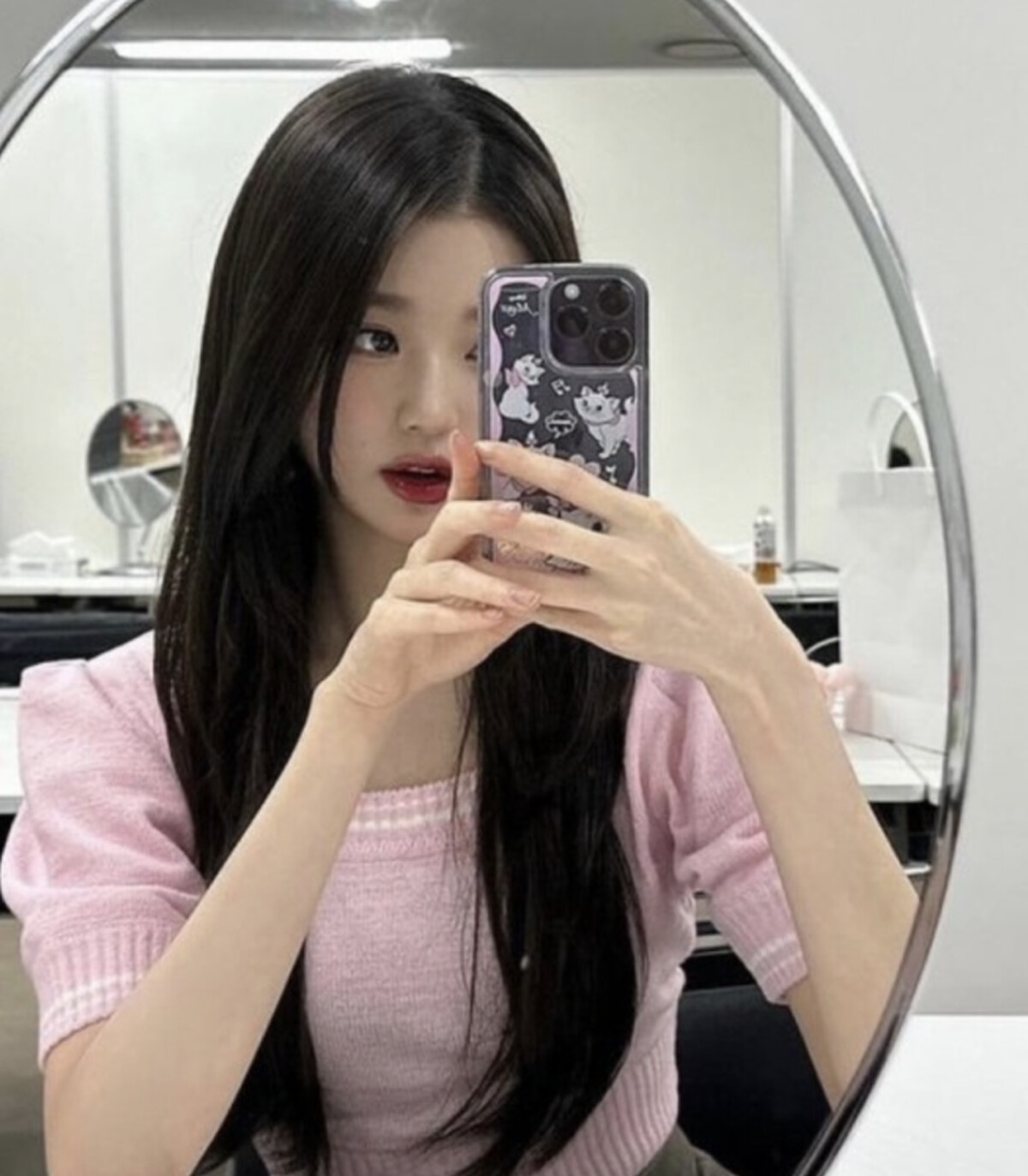 張員瑛也曾在私服穿搭上分享韓國品牌&Agrave;vie muah的單品。