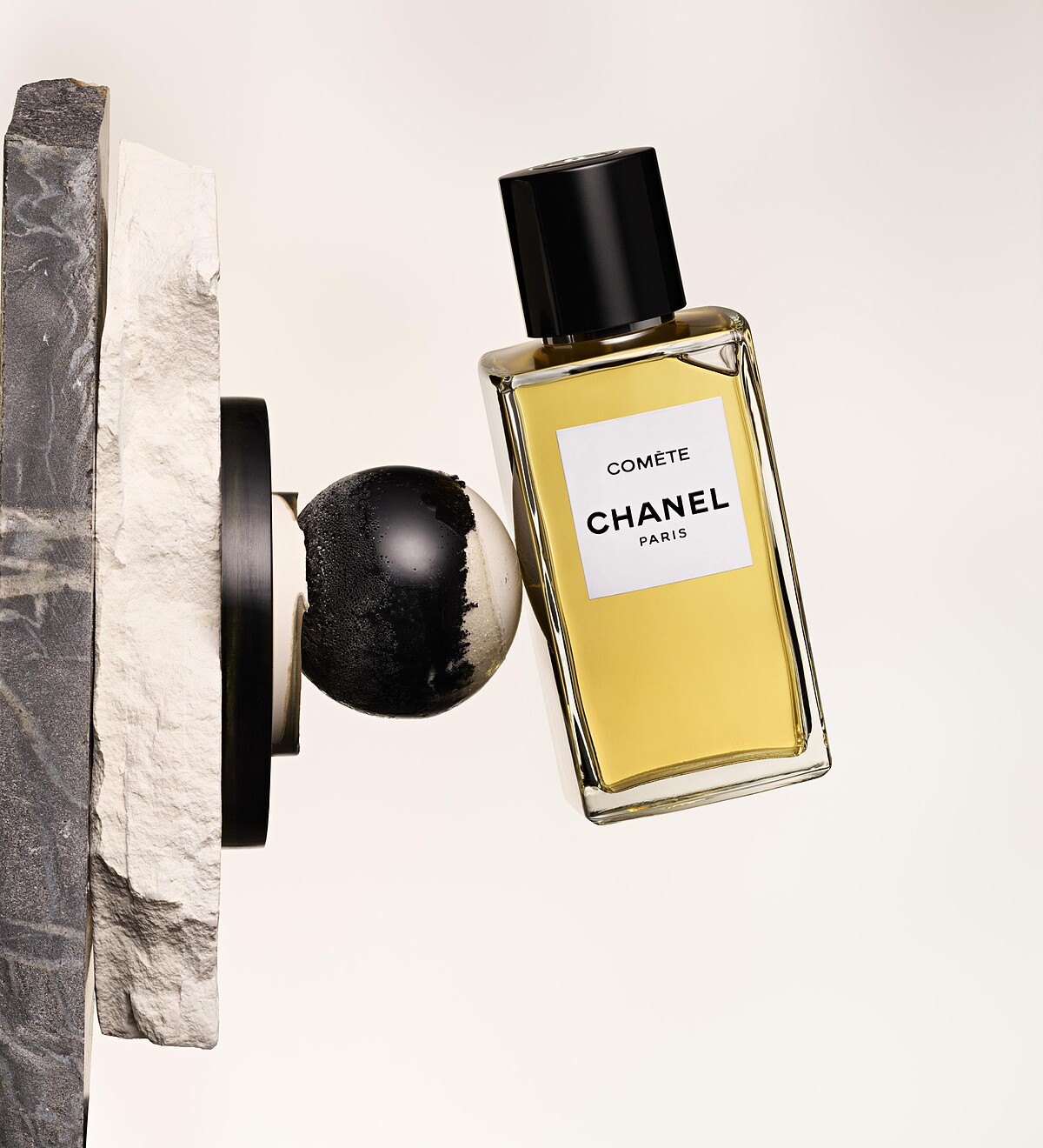 香奈兒精品香水COM&Egrave;TE幸運星辰香水75ml，NT8,300；200ml，NT14,600。