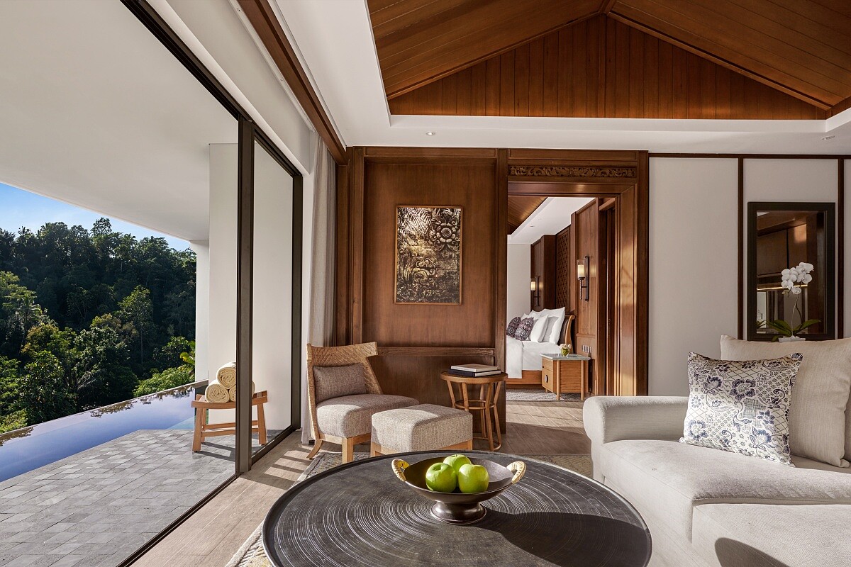 泳池別墅房型的起居室空間。