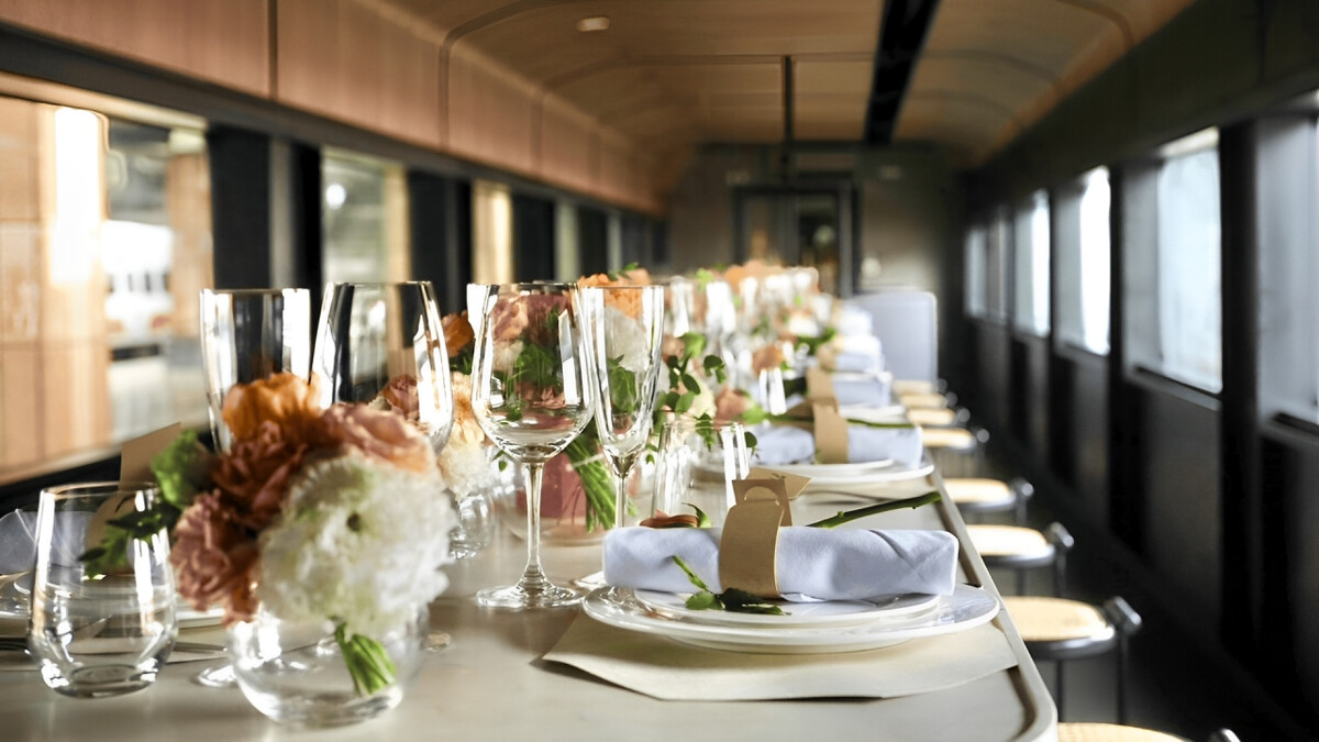 雲品國際與雄獅旅遊將鳴日廚房升級成為全世界第一輛鐵道婚禮專車。