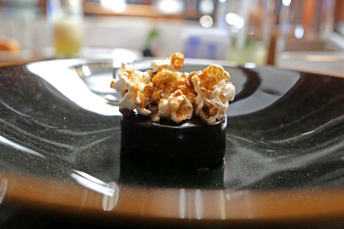 巧克力與「印尼黑果仁」製作的甜點。