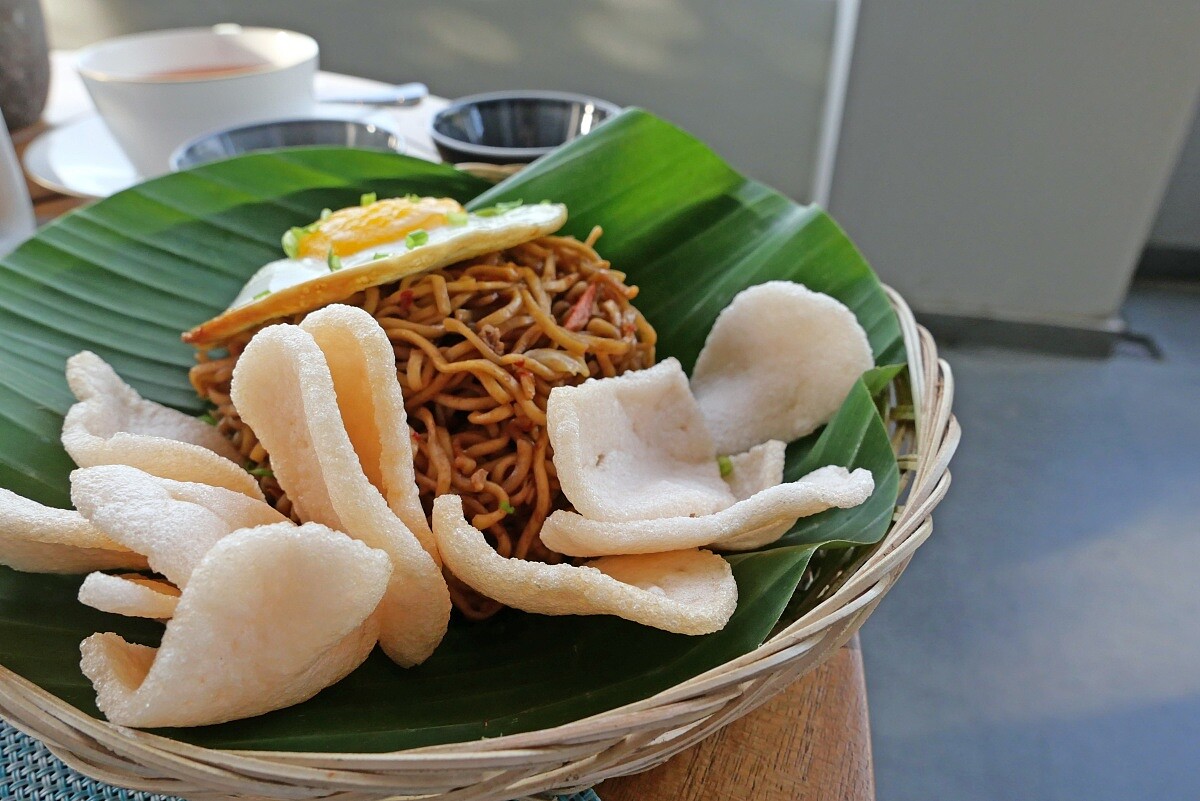 早餐就提供鹹香的印尼炒麵。