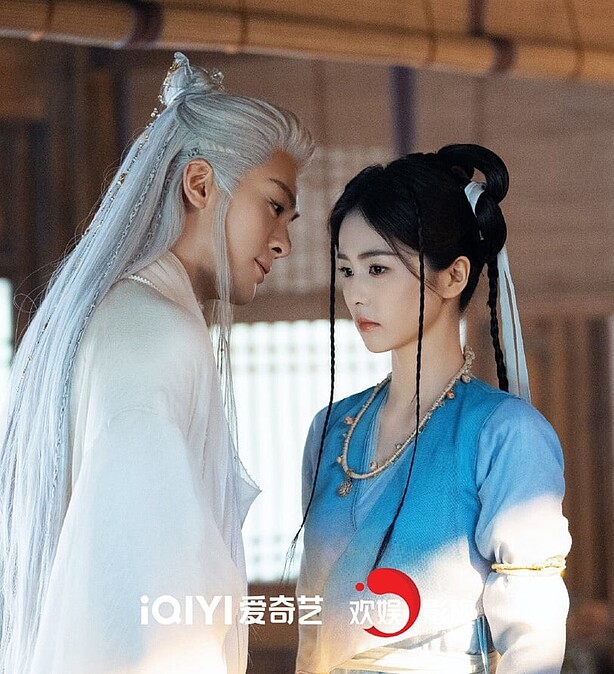 曾舜晞在《臨江仙》的白髮造型僵硬不自然。