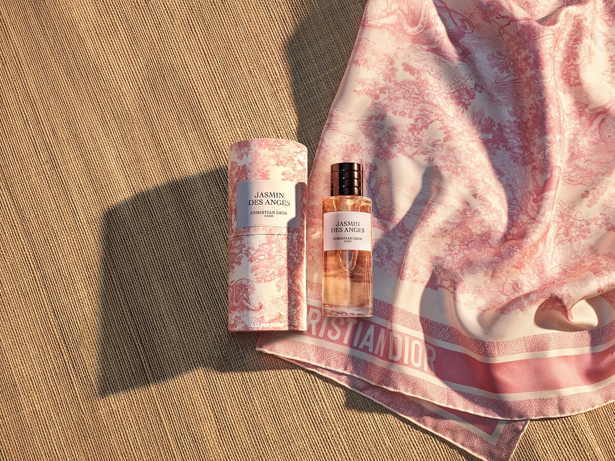 迪奧晚夏茉莉香氛-夏日約依限量版100ml，NT10,900、200ml，NT16,100(200ml僅於實體櫃檯販售)