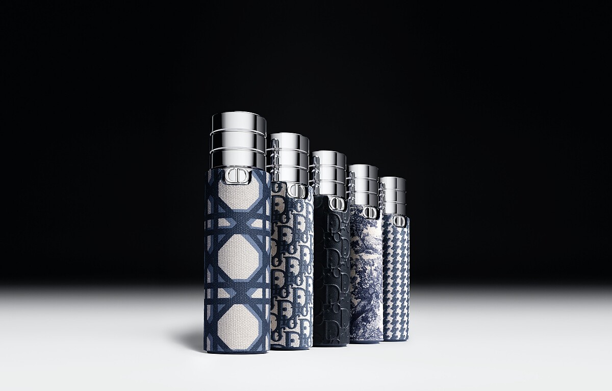 迪奧香氛世家-高訂旅行隨身瓶套皮革款(緹花)NT7,600、布質款(緹花、約依印花、藤格紋、千鳥格紋)，NT5,700