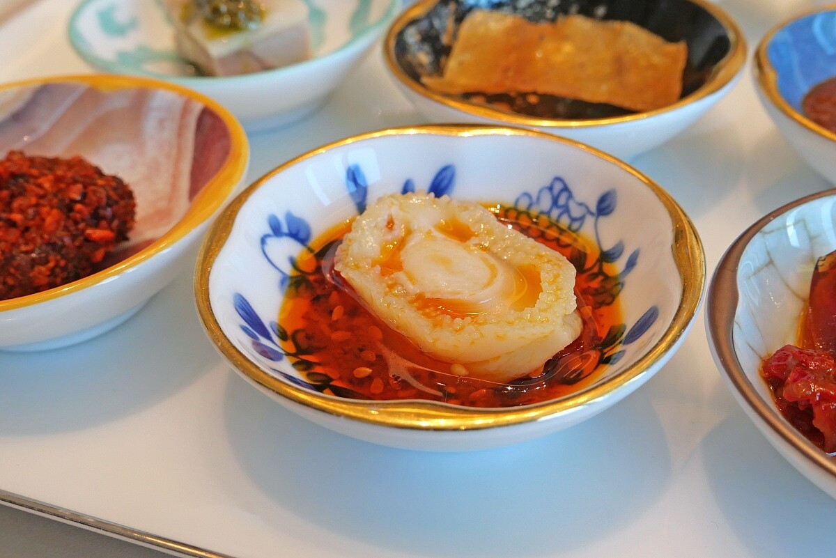 「紅油鮑魚」。