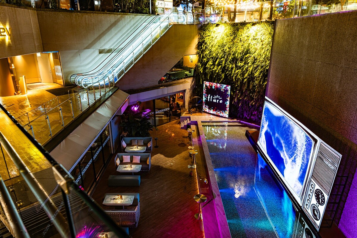 夜晚與白天有著截然不同的景象。