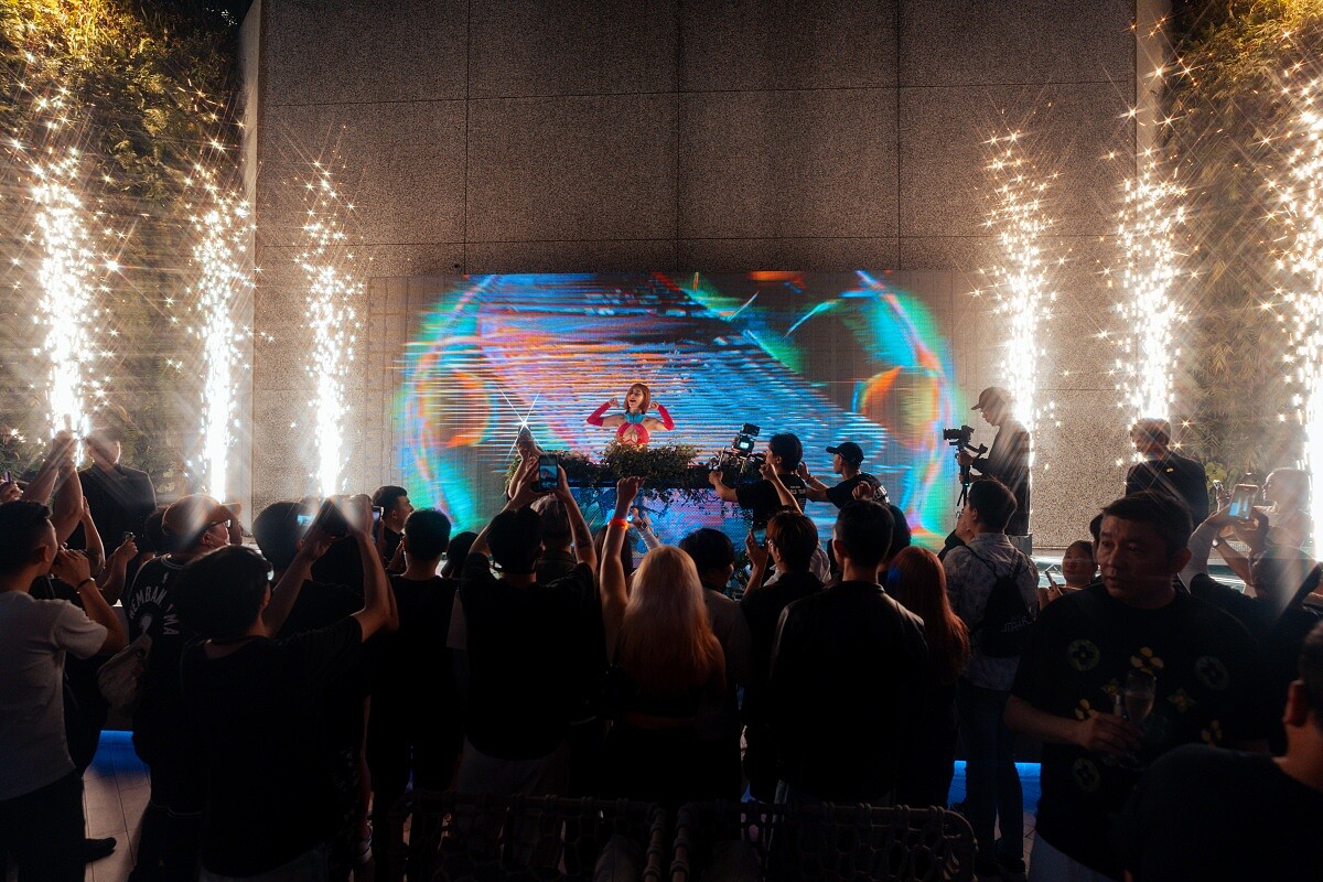 即將舉辦「SUNDAZE 泳池派對」。