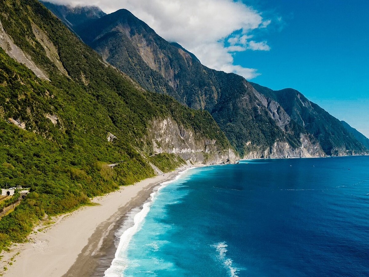 海是路，風是聲音。夏天，把自己交給太平洋，在流動中找回節奏與自由。（合作單位及照片提供｜耐茁休閒事業有限公司）