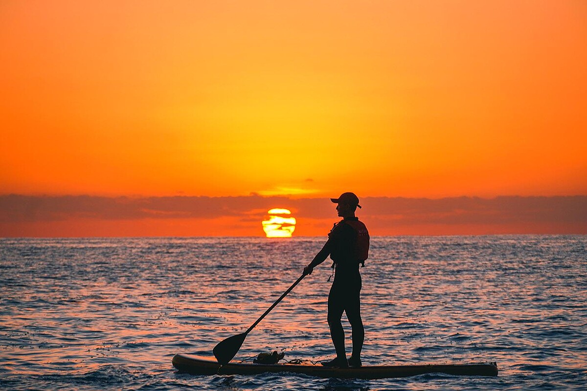 在清水斷崖下划行，海浪拍打岩壁、太平洋的氣息貼近每一次呼吸 （合作單位及照片提供｜耐茁休閒事業有限公司）