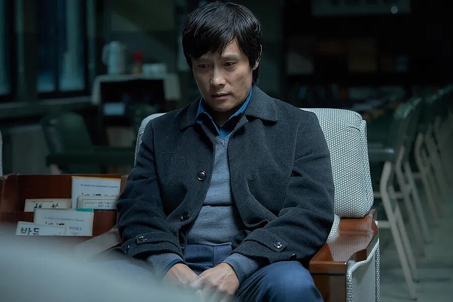 曹薰鉉被弟子李昌鎬奪走冠軍頭銜後，開始棄賽，過著失魂落魄的日子。