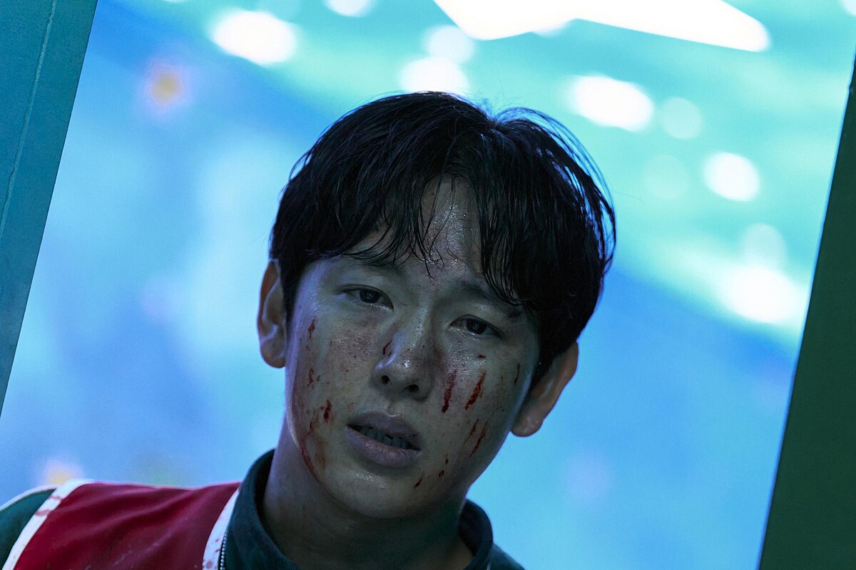 任時完飾演的李名器，在投票平手當晚，反殺薩諾斯而得以生存。