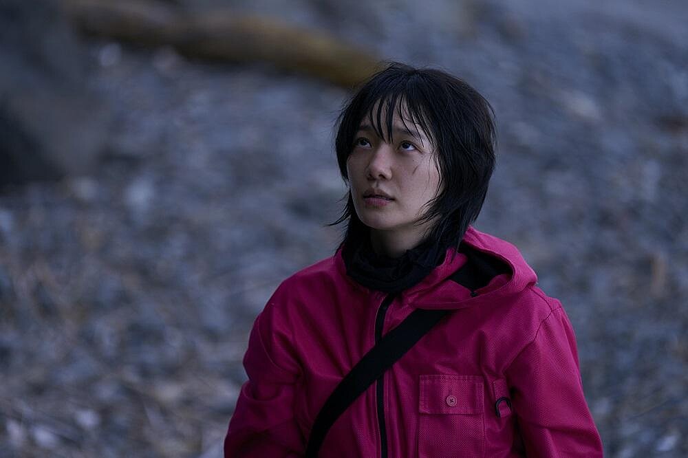 朴圭瑛飾演的姜霞，並不滿意在遊戲組織中的行為。