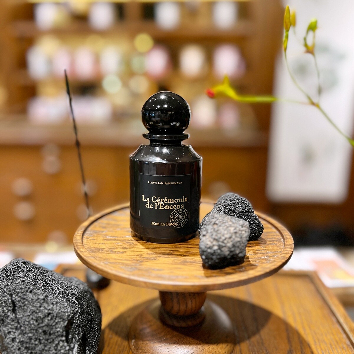 阿蒂仙之香焚香之幕 La Cérémonie de l&rsquo;Encens 75ml，NT9,600。