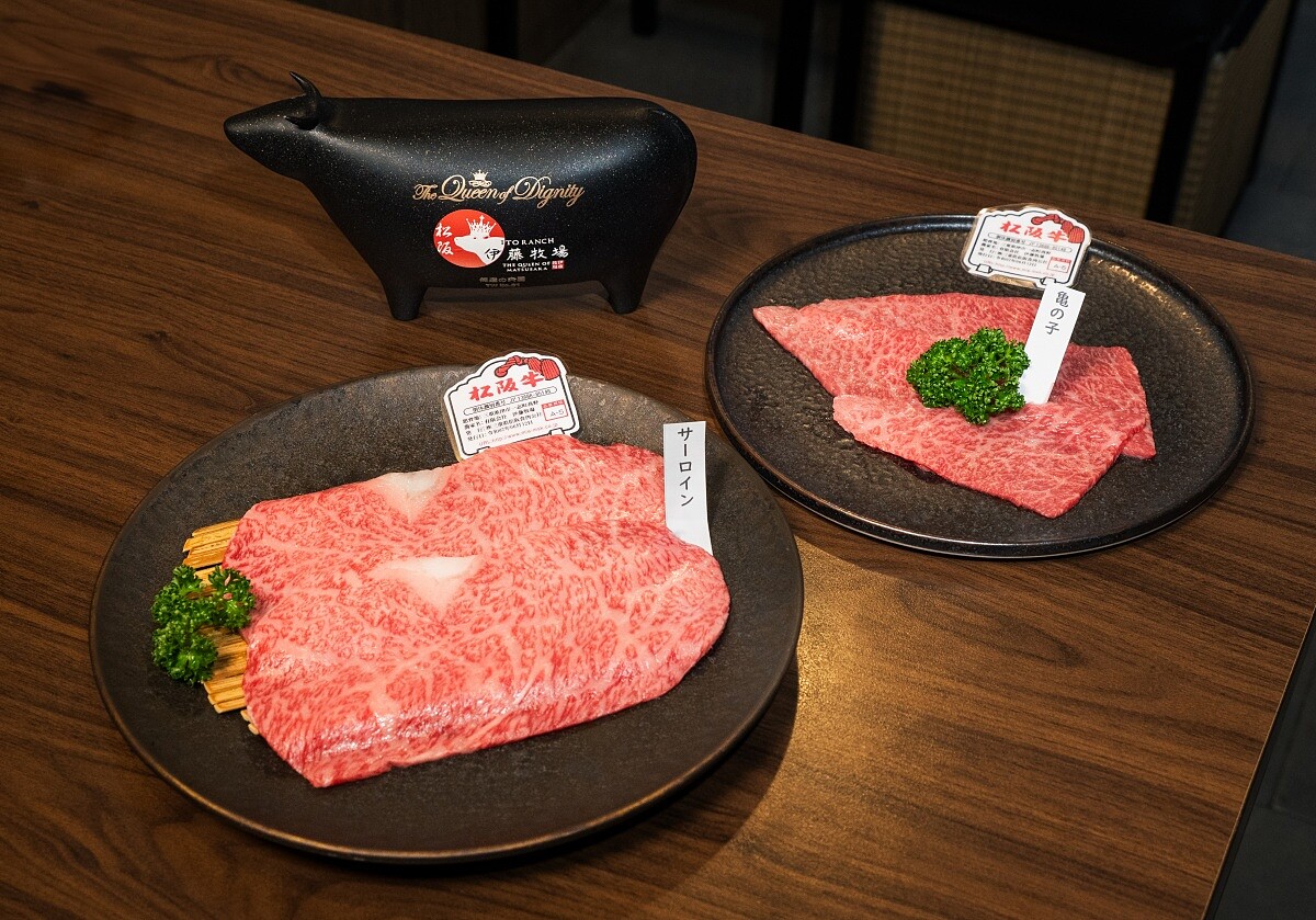 （左）松阪牛40個月齡紐約客、（右）松阪牛40個月齡龜之子。