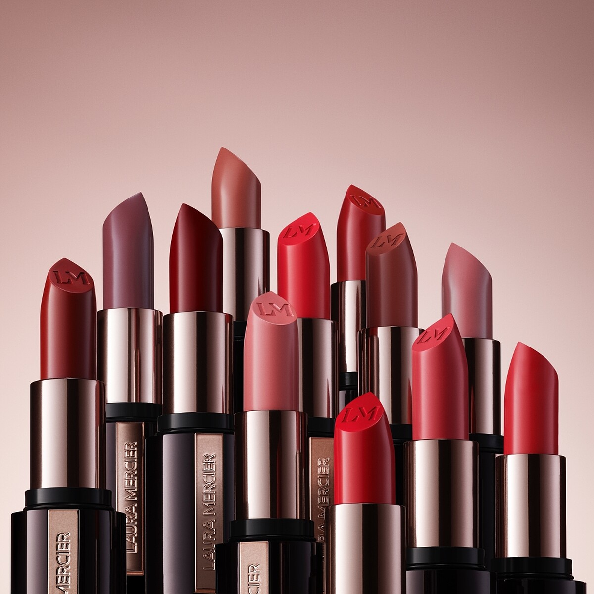 LAURA MERCIER奢侈之吻慕斯唇膏產品形象照。