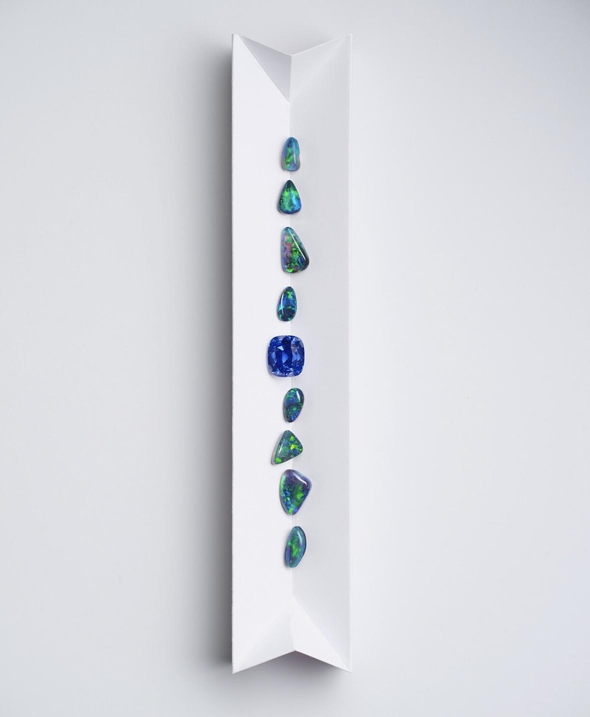 Flowing Curves 18K 白金藍寶石蛋白石項鍊