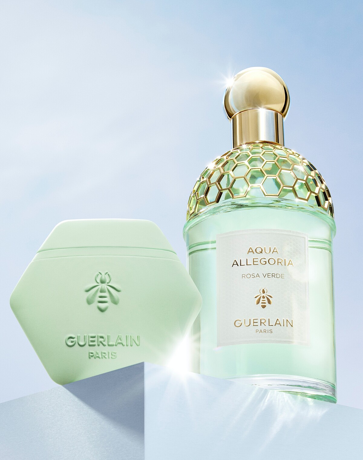 嬌蘭花草水語夏沁玫瑰淡香水與護手霜情境圖。