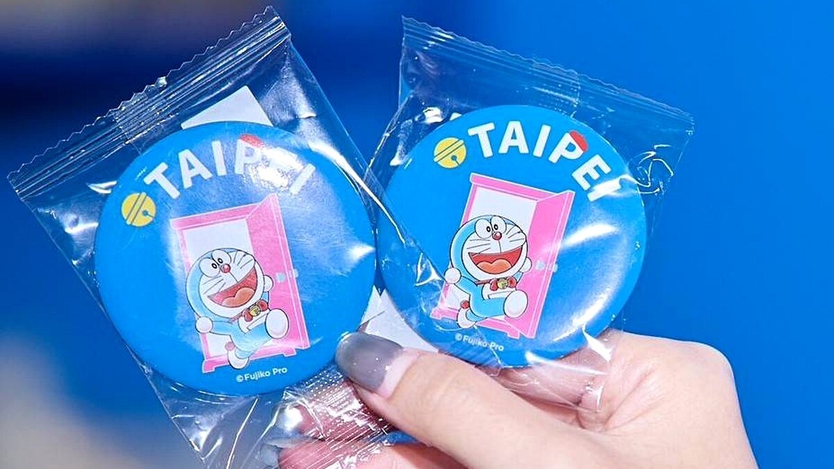 「哆啦A夢徽章」印有TAIPEI字樣
