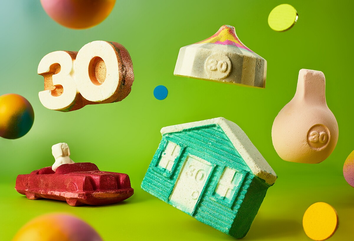 LUSH慶祝創立 30 週年推出全新汽泡彈，每款上都印有「30」字樣。