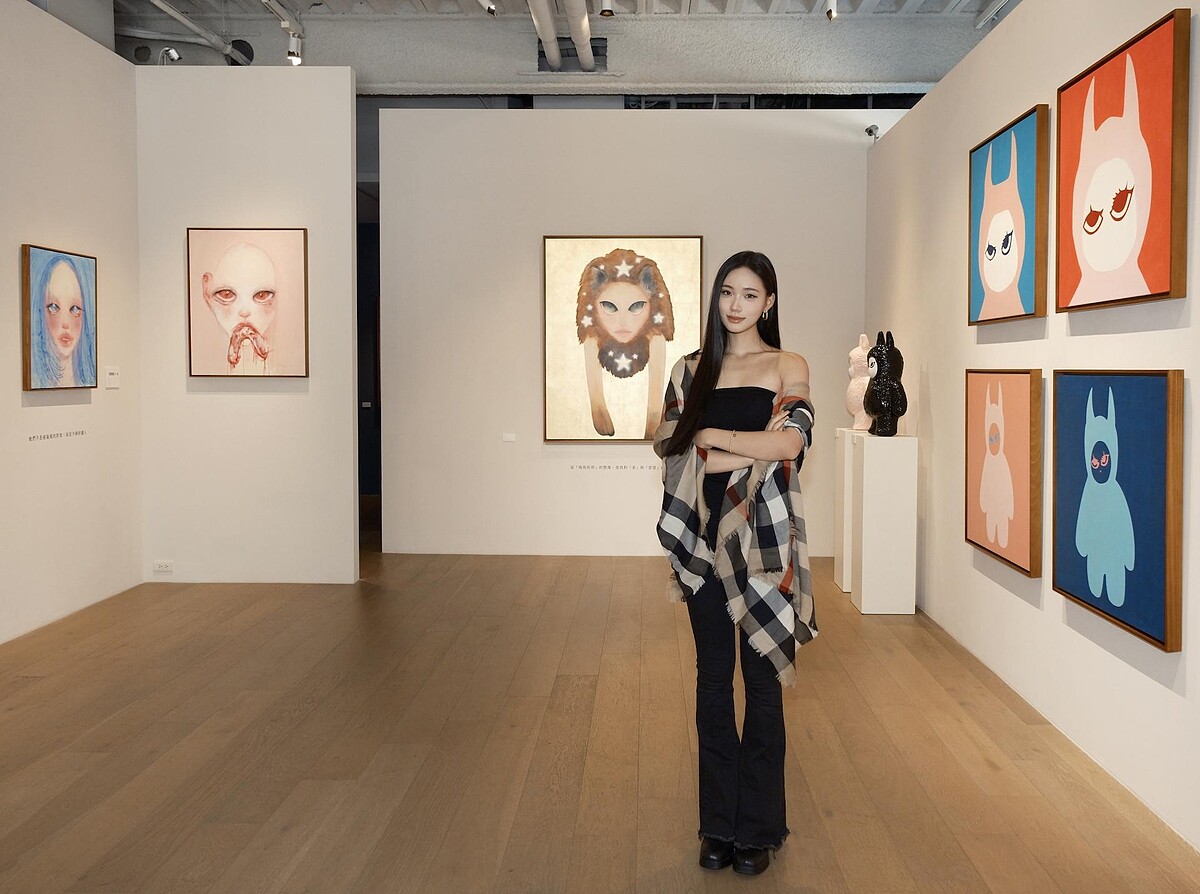 Lily許韶恩創作展《Prey of Prey》與作品合影