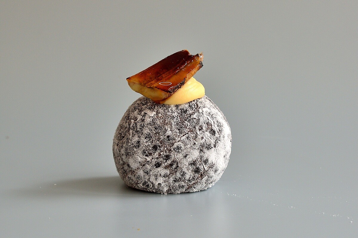 以手搖飲為靈感的「香蕉奶茶」。