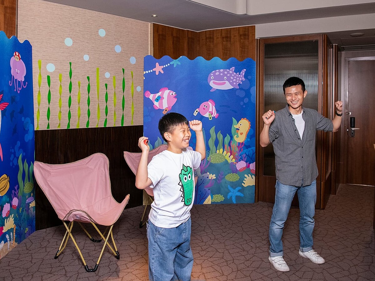 台北遠東香格里拉「電玩世界」親子體驗專區導入Switch遊戲，提供多元體感及益智遊戲，打造寓教於樂的互動空間。