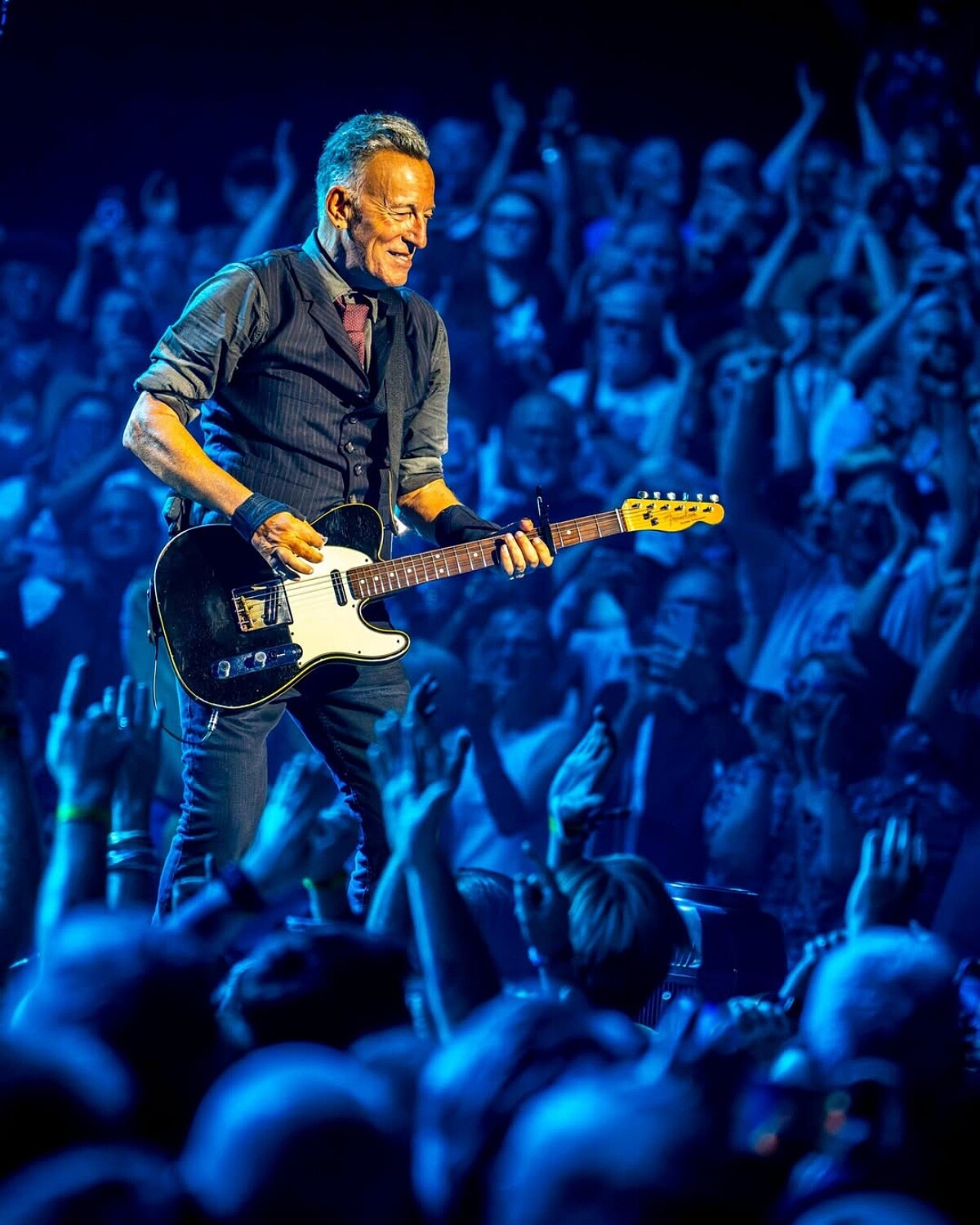 現年75歲的美國傳奇歌手 Bruce Springsteen。