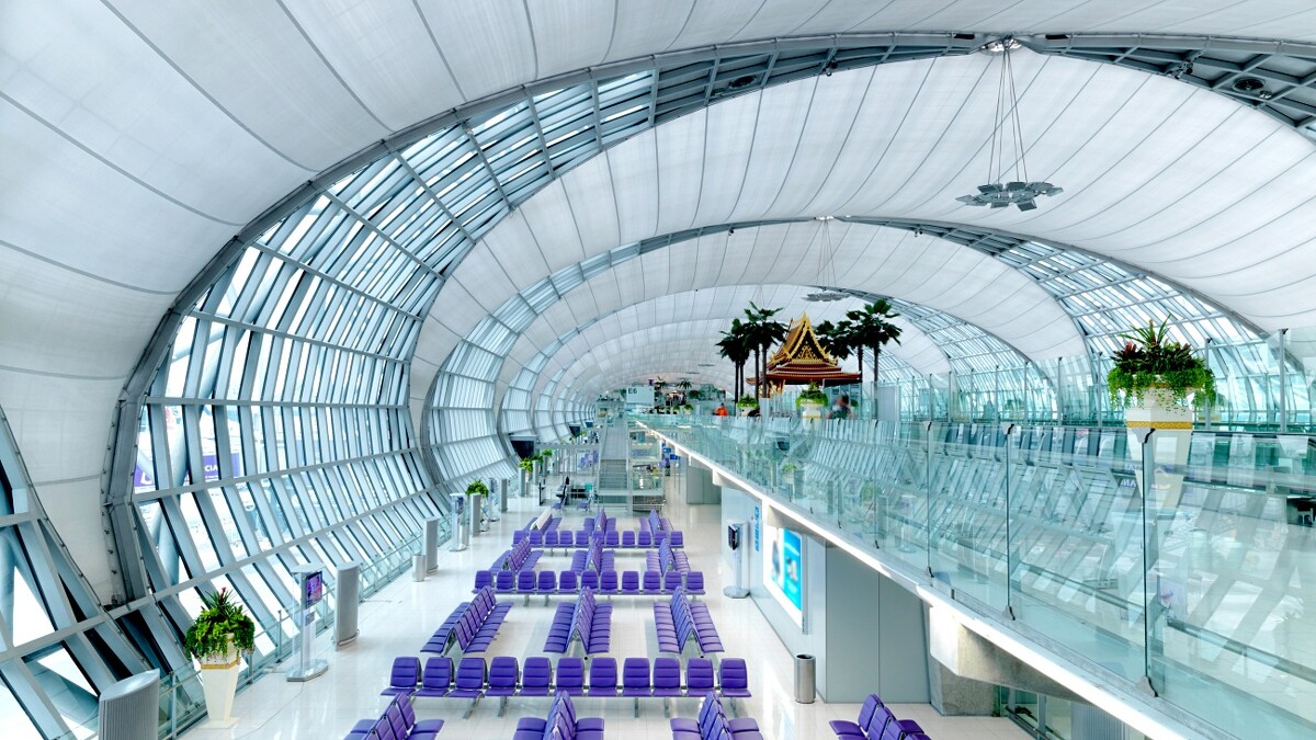 曼谷素萬那普機場大片玻璃帷幕設計