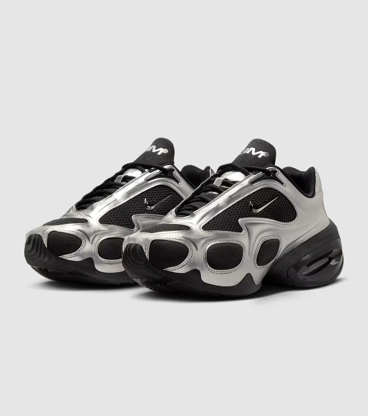 蔡依林Jolin於Hit Fm後台彩排時穿著的Nike Air Max Muse銀色球鞋