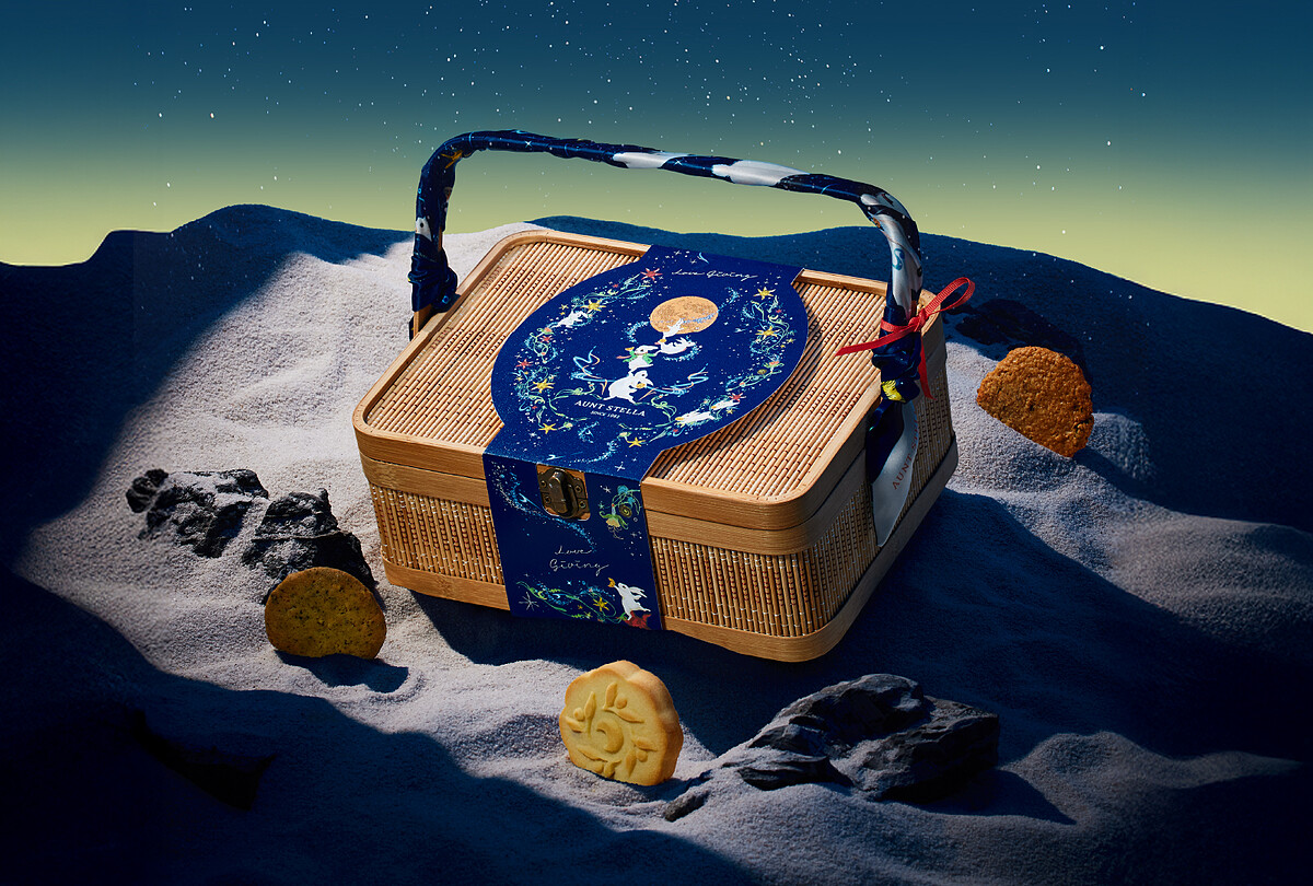 「星願拾光」竹籃絲巾禮盒，豐富口味加上精緻設計，無論企業高端贈禮或自用收藏都合適。