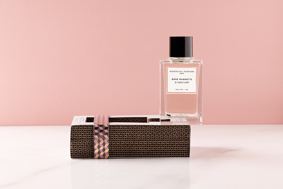 Essential Parfums磁之玫瑰淡香精情境圖。