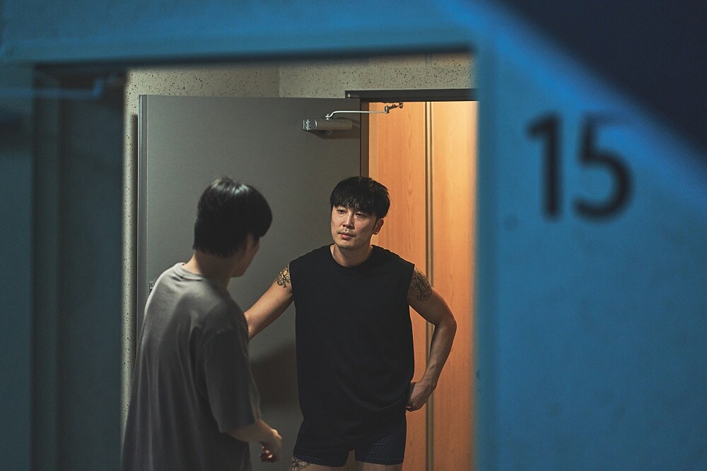 《牆外之音》徐賢宇飾演鎮浩