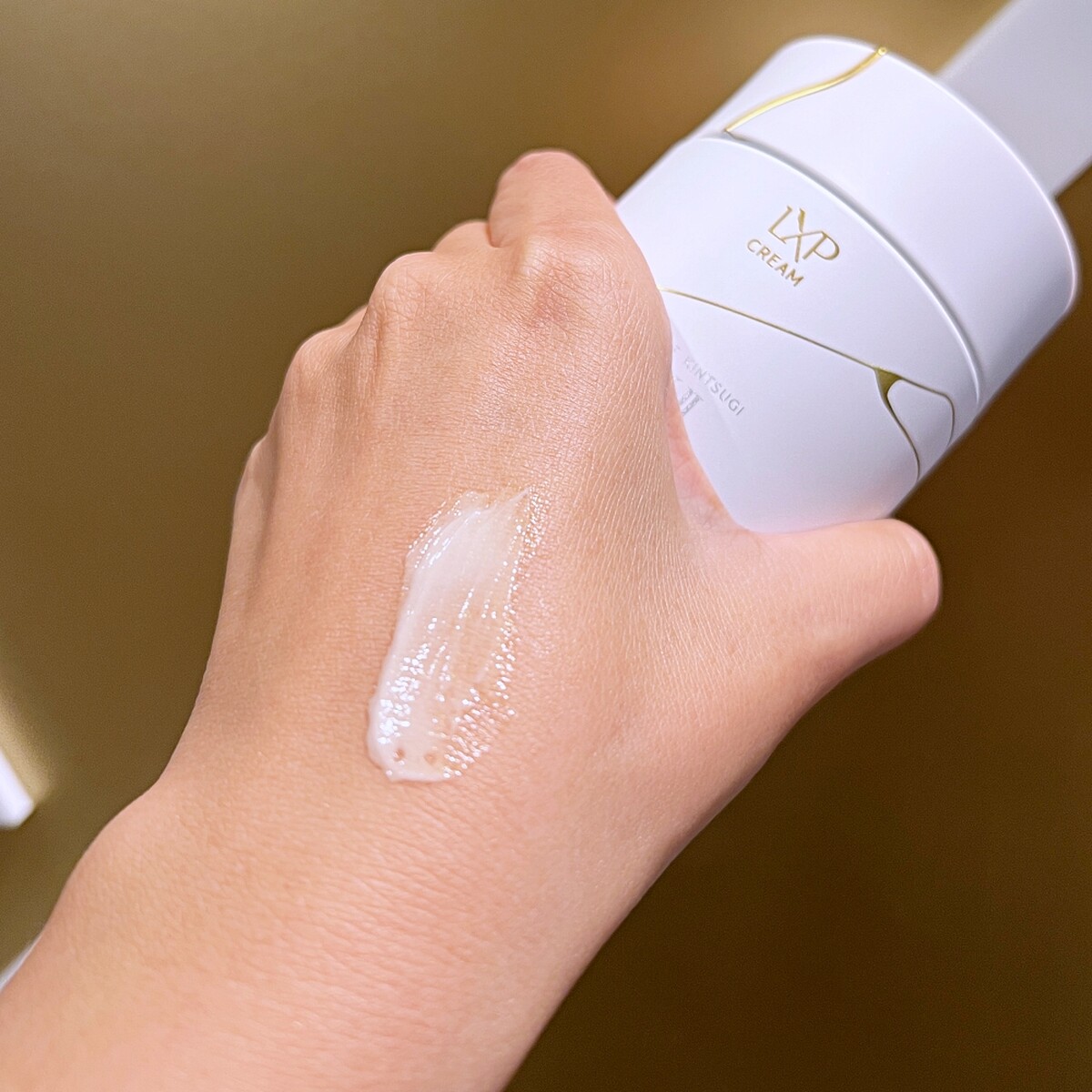 SK-II LXP凝時金緻乳霜質地。