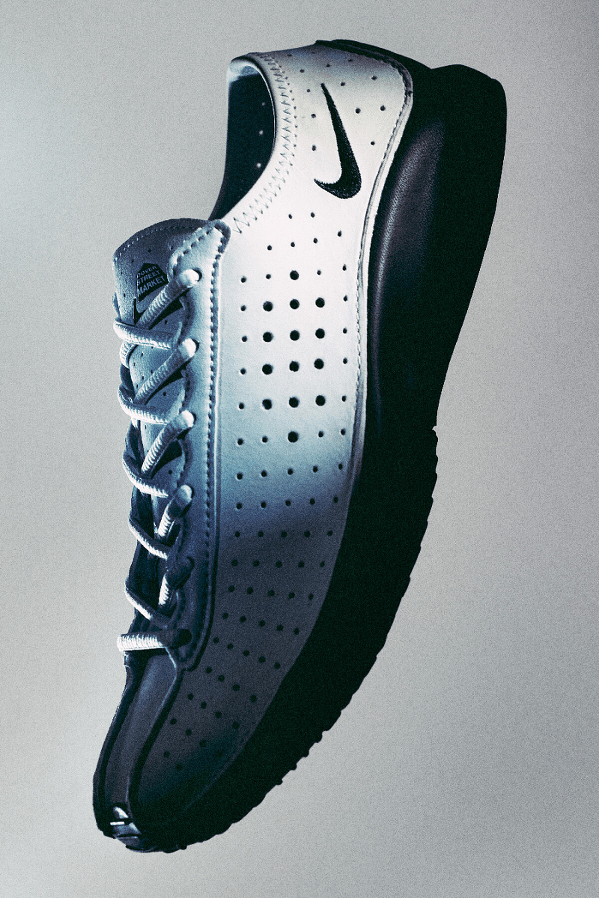 Nike Air Superfly x Dover Street Market 聯名鞋款，米白色麂皮設計