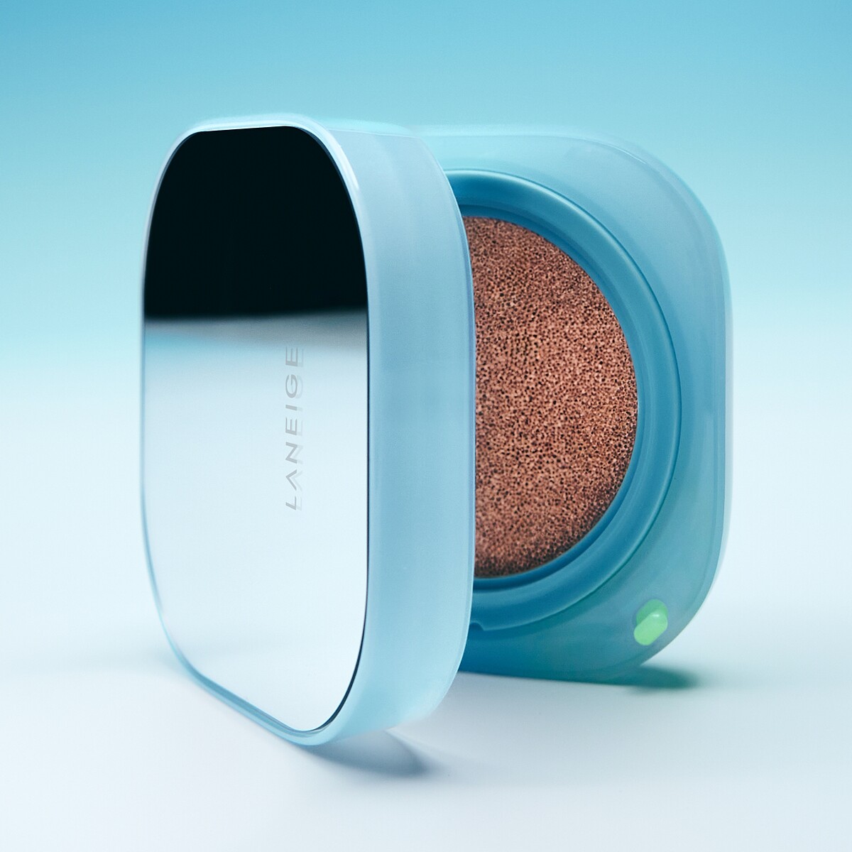 LANEIGE蘭芝NEO雙效持妝輕霧光氣墊情境圖。